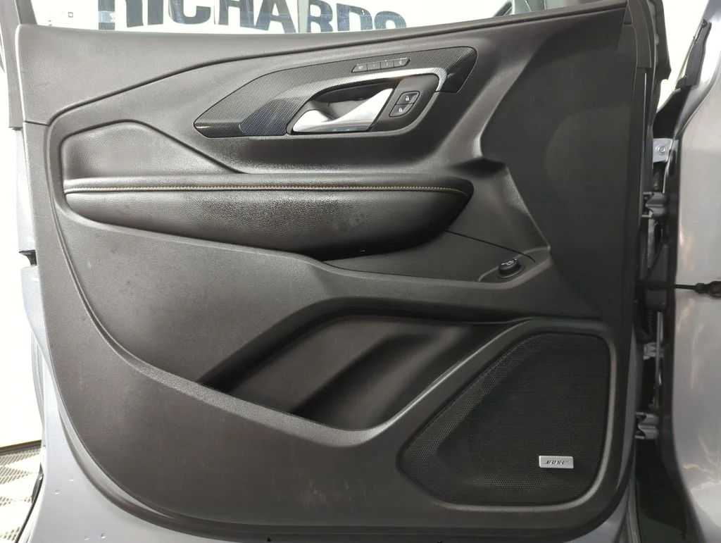 Used 2023 Sterling Metallic GMC AT4 image 8
