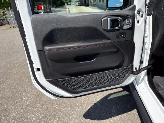 New 2026 Bright White Clear-Coat Exterior Paint Jeep Rubicon X image 15