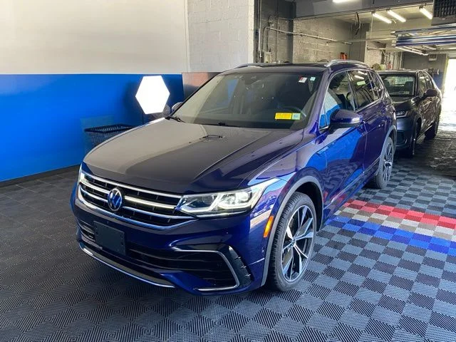 2023 Volkswagen Tiguan 2.0T SEL R-Line 4Motion's photo