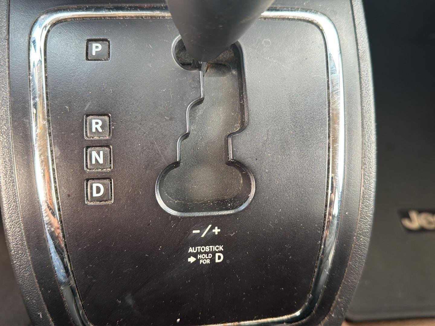 Used 2015 Bright White Clearcoat Jeep Sport image 10