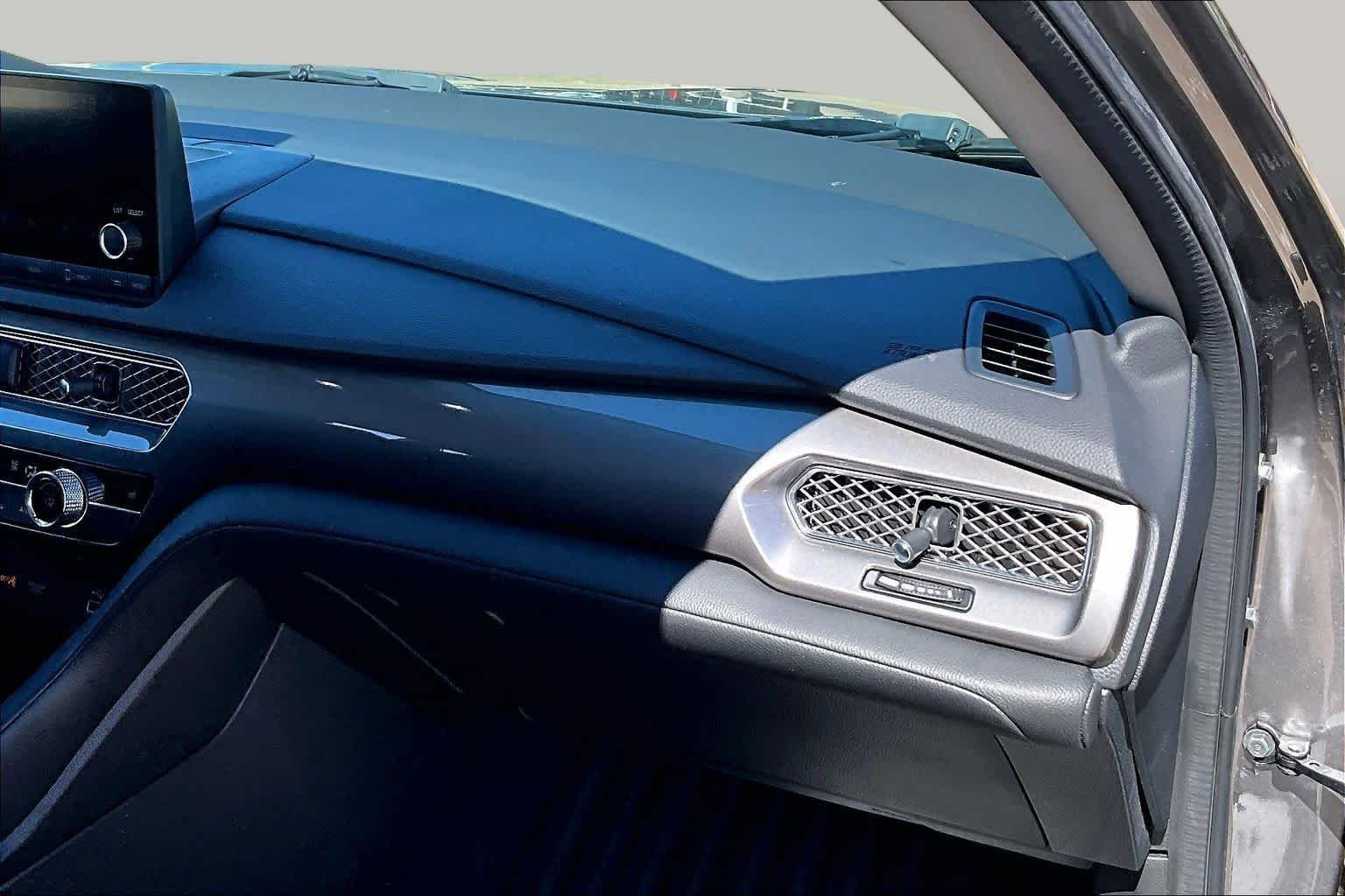 Used 2024 Liquid Carbon Metallic Acura  image 18