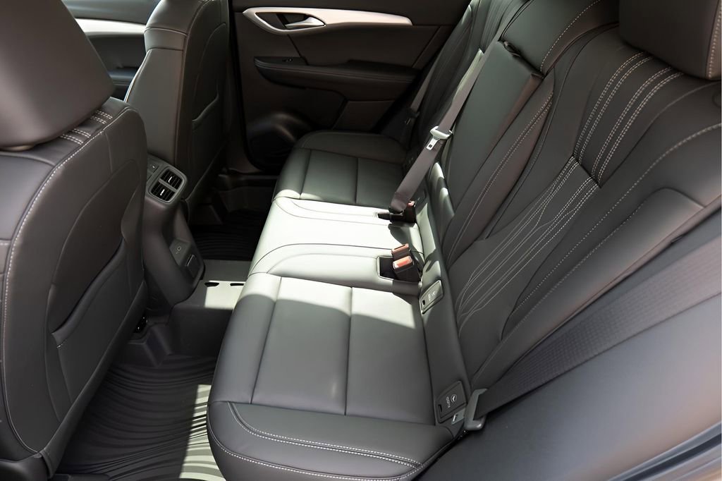 New 2026 Iridescent White Tricoat Buick Avenir image 22