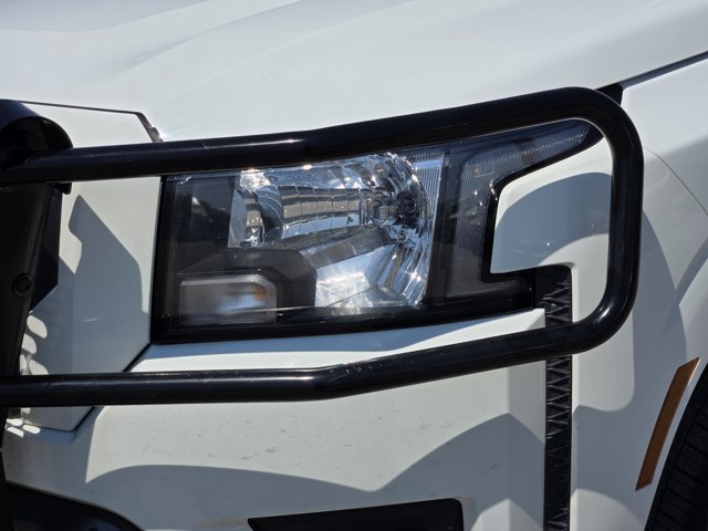 Used 2022 Glacier White Nissan  image 8