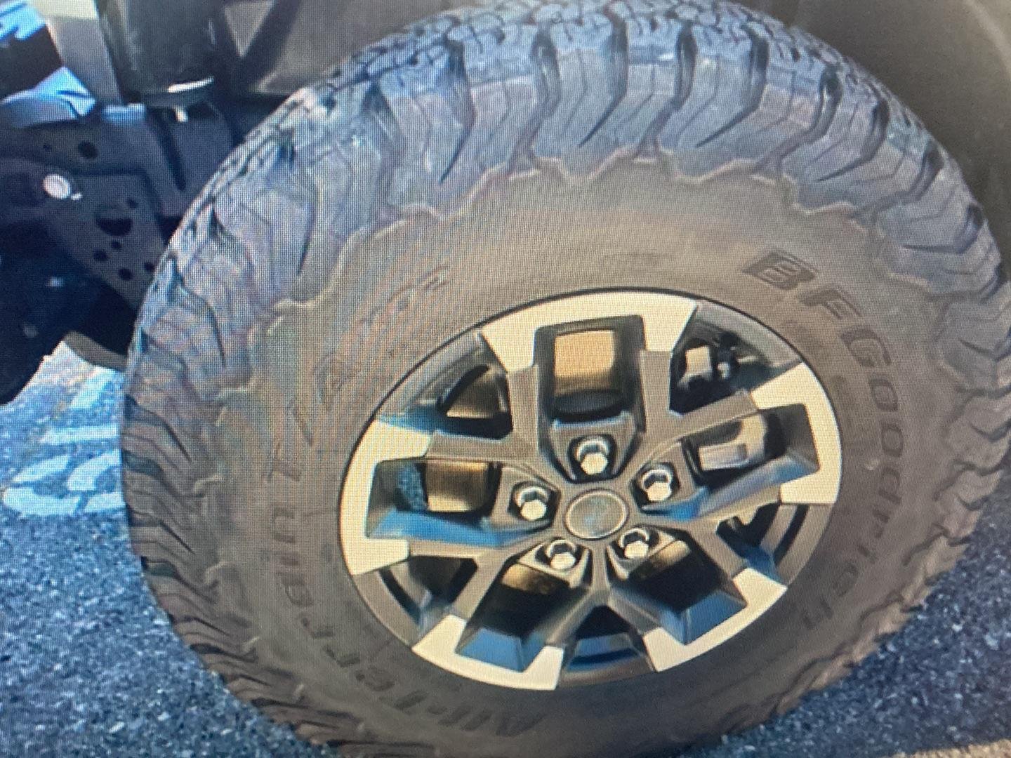 Used 2024 Earl Clearcoat Jeep Rubicon X image 9