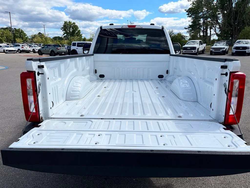 Used 2025 White Ford XL image 31