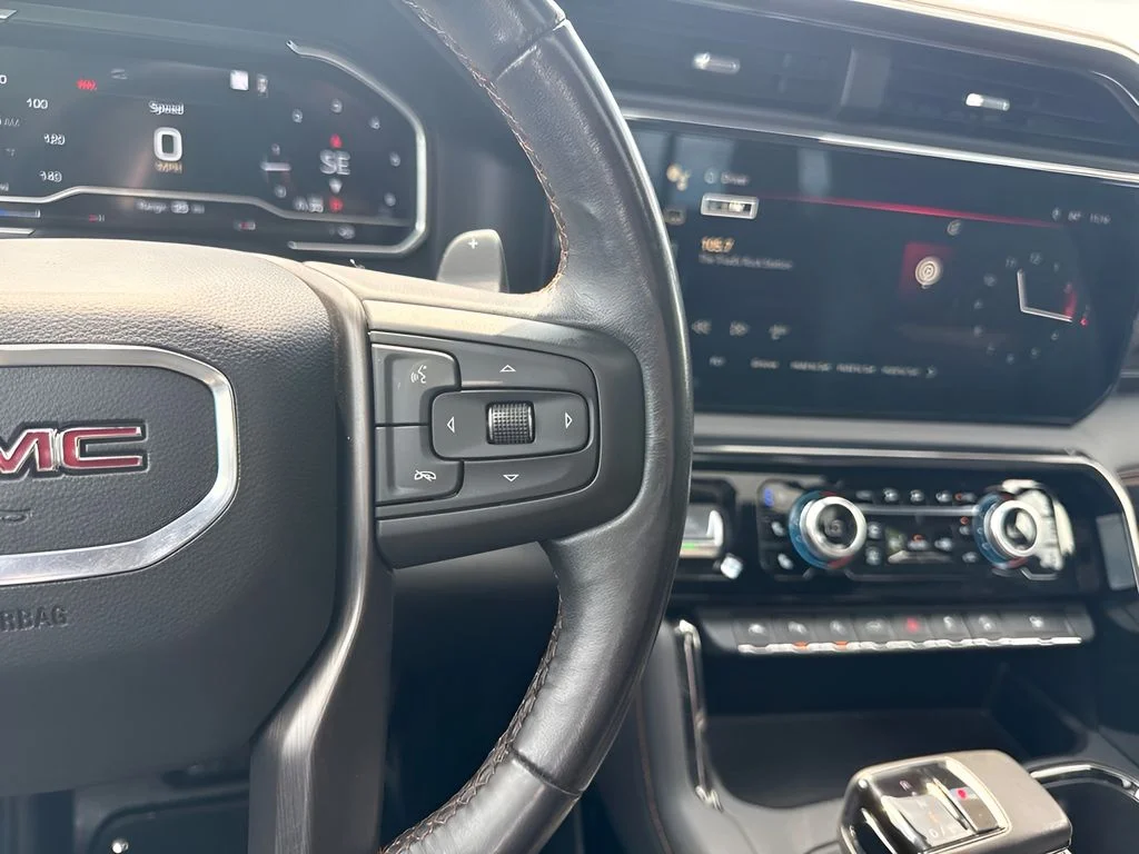 Used 2022 White GMC AT4 image 18