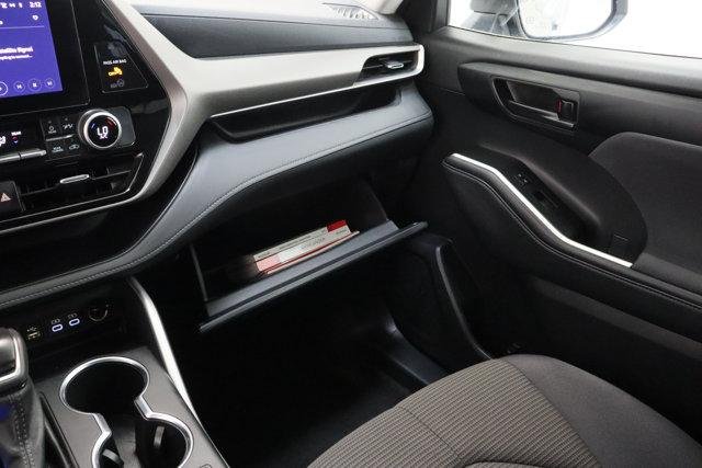 2025 Toyota Highlander LE - Photo 23