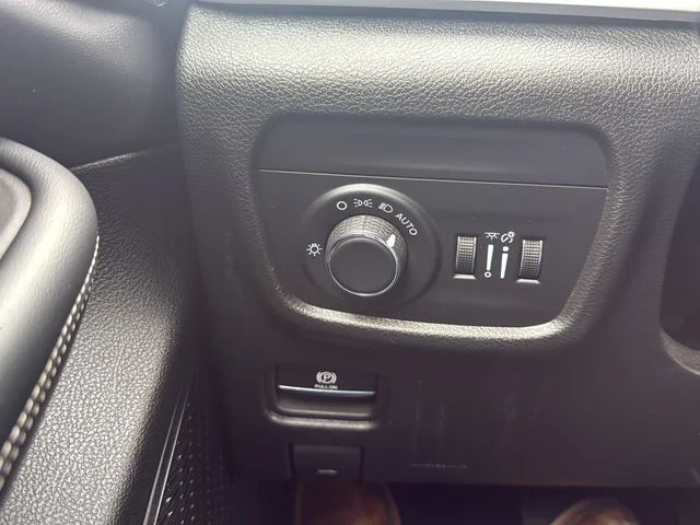 Used 2024 White Jeep Altitude image 15