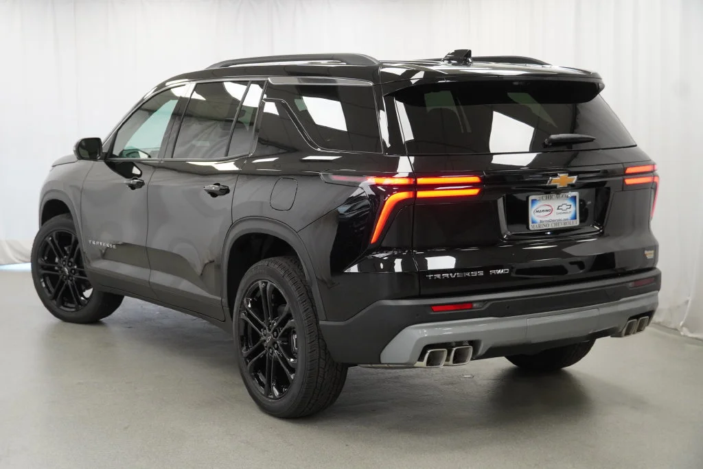 New 2027 Mosaic Black Metallic Chevrolet LT image 18