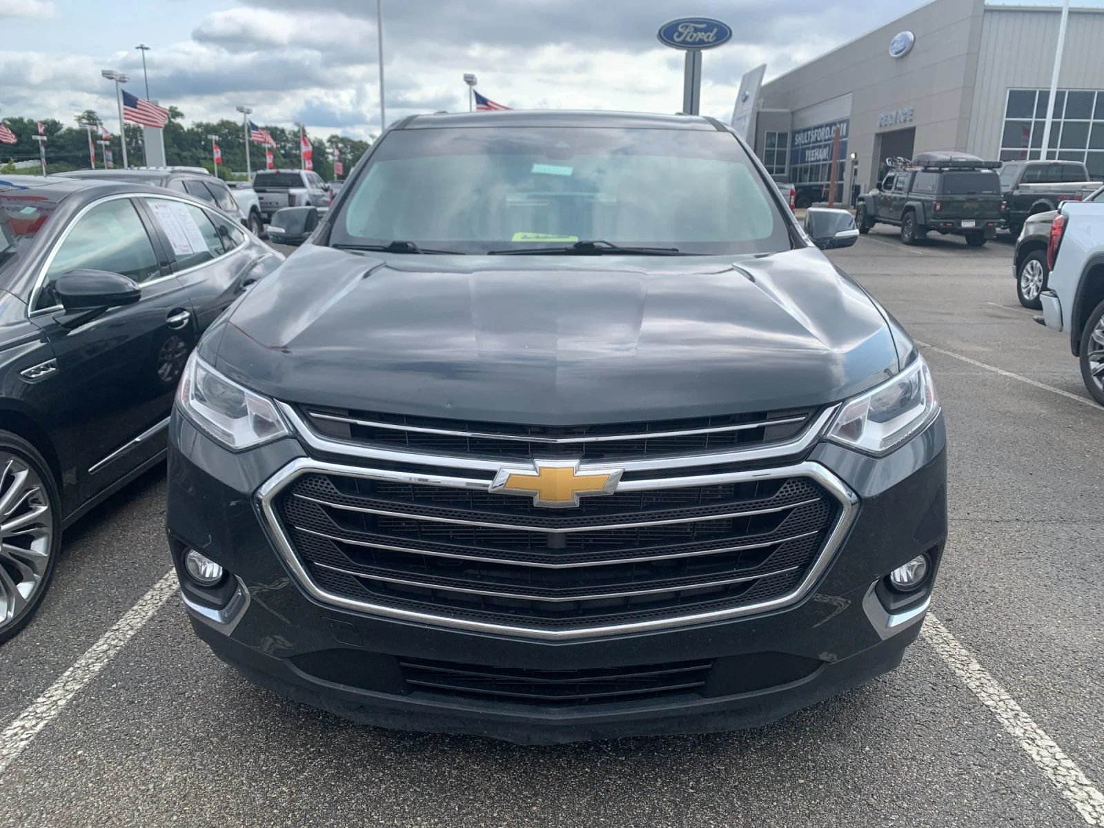 Used 2020 GRAPHITE METALLIC Chevrolet LT Cloth image 5