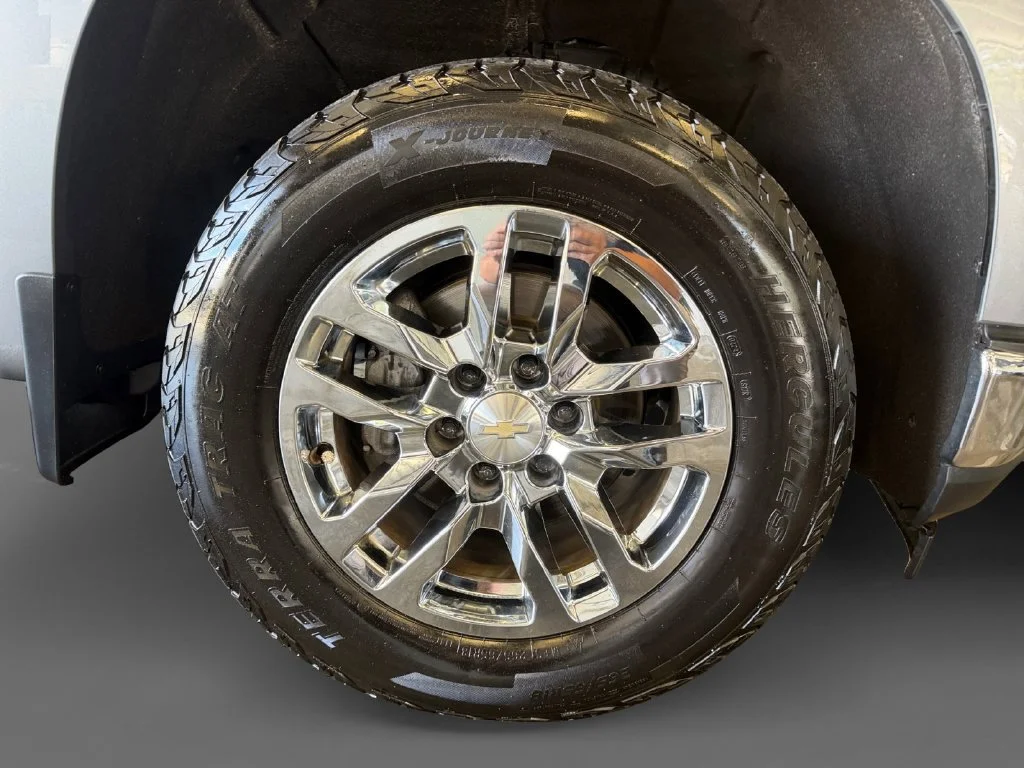 Used 2020 SATIN STEEL METALLIC Chevrolet LT image 9
