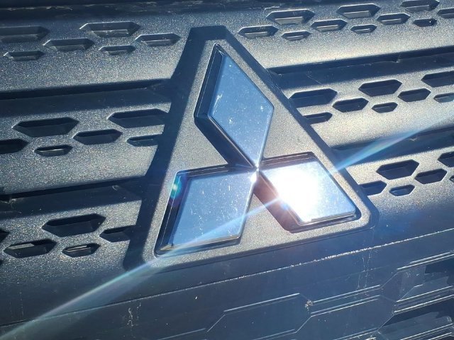 Used 2025  Mitsubishi SE image 22