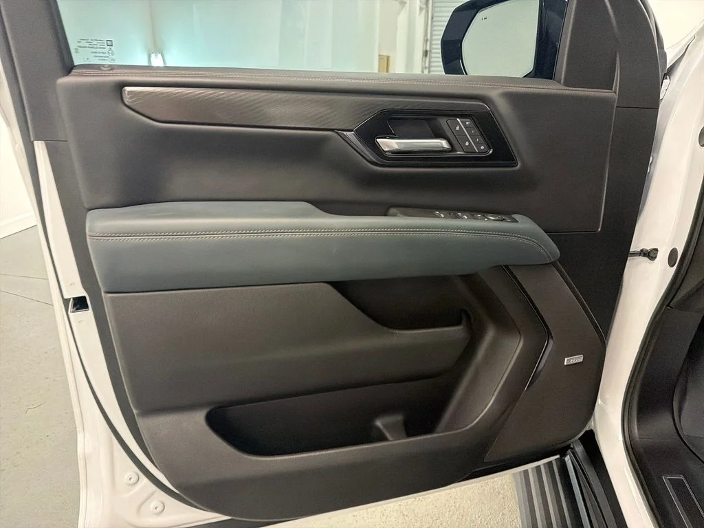 Used 2026 White GMC AT4 image 12