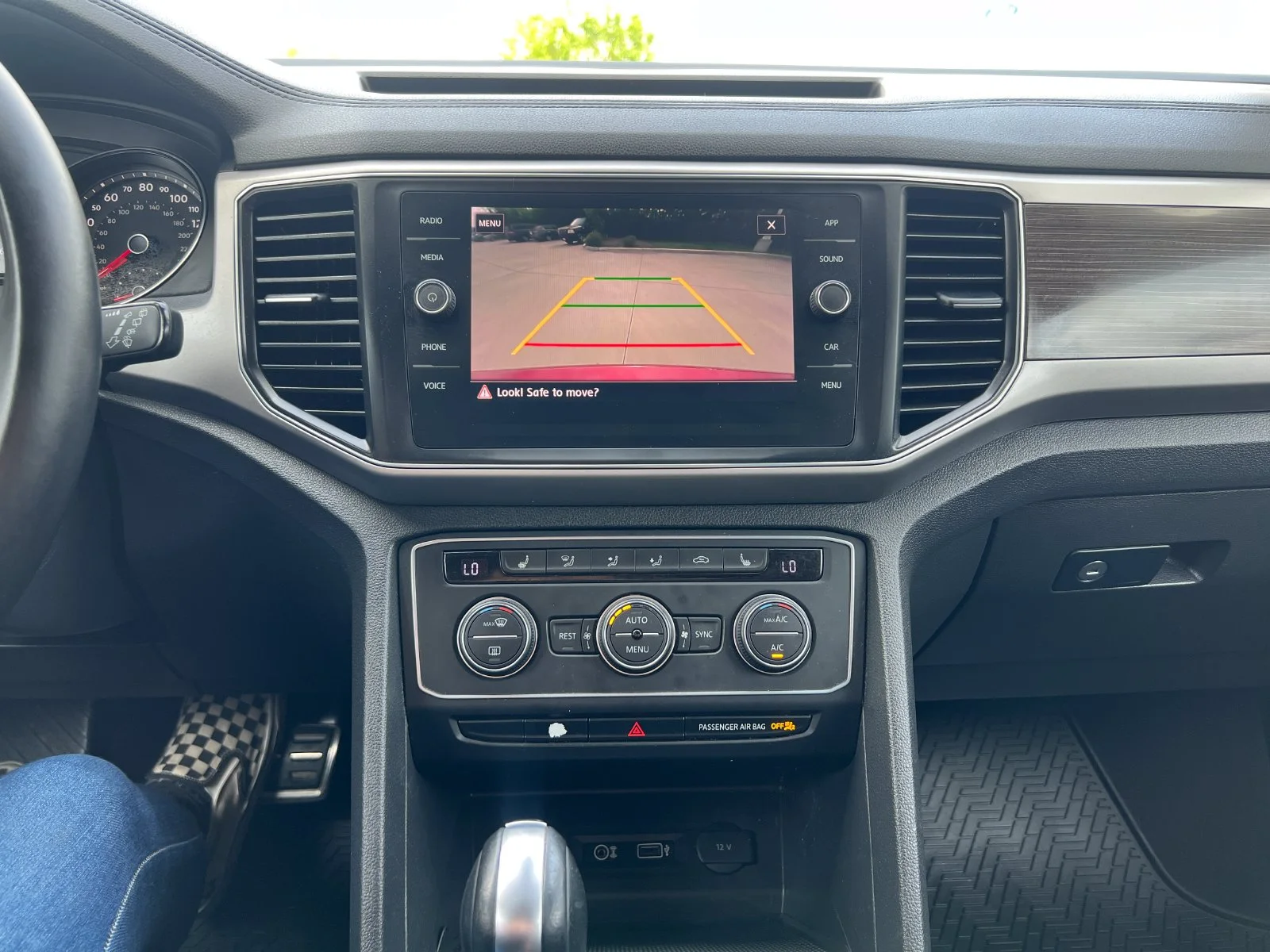 Used 2019 Red Volkswagen 3.6L V6 SE image 11