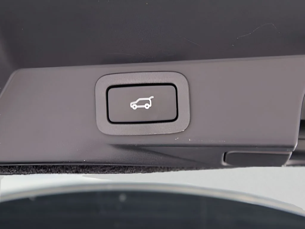 Used 2018 Narvik Black Land Rover HSE image 17