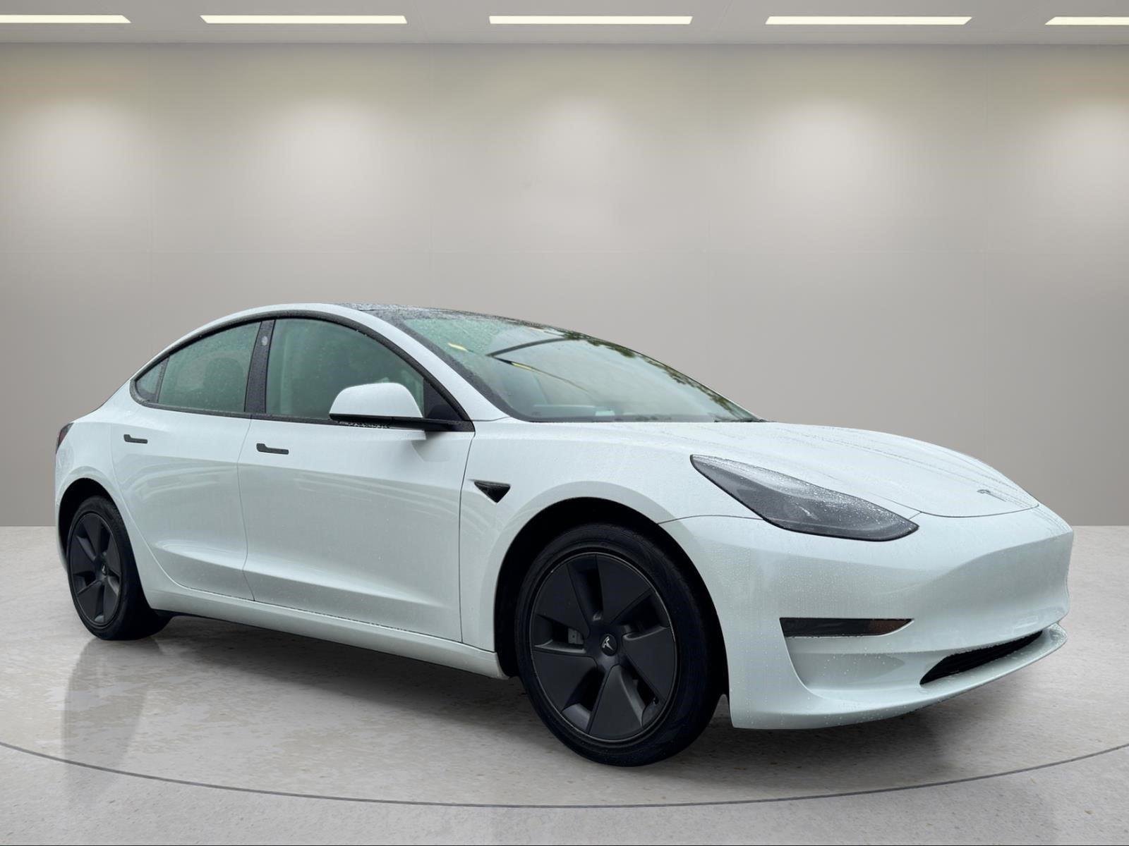 Used 2023  Tesla  image 7
