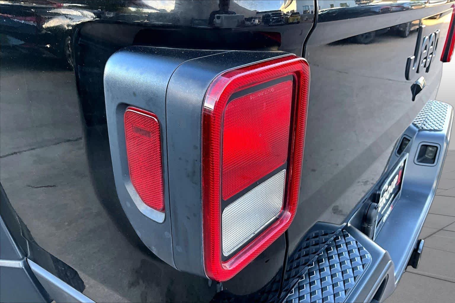 Used 2020 Black Clearcoat Jeep Sport S image 27