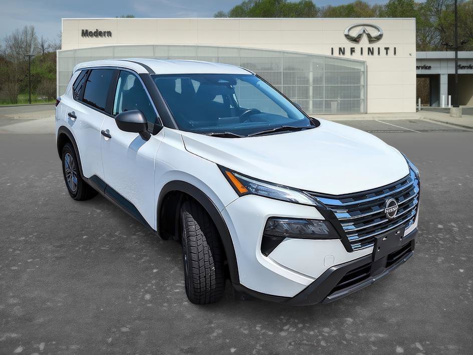 Used 2024 Glacier White Nissan S image 2