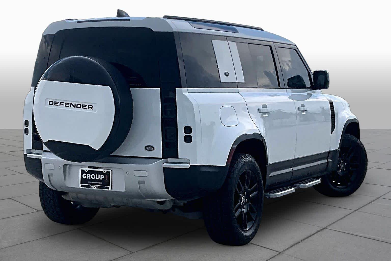 Used 2023 Fuji White Land Rover S image 12