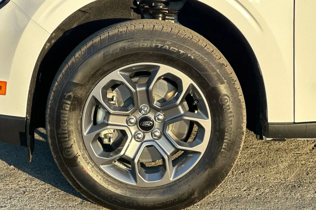 New 2025 Oxford White Ford XLT image 24