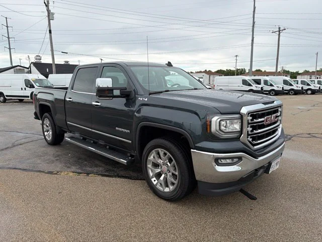 Used 2018 Dark Slate Metallic GMC SLT image 3