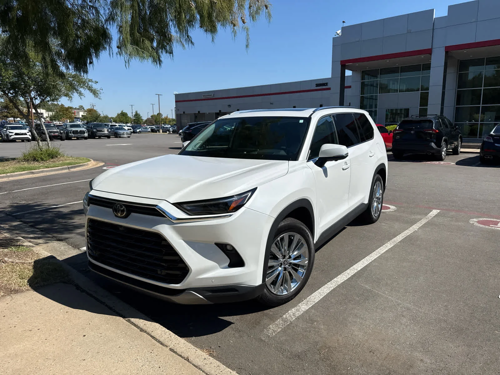 Used 2024 Wind Chill Pearl Toyota Platinum image 7
