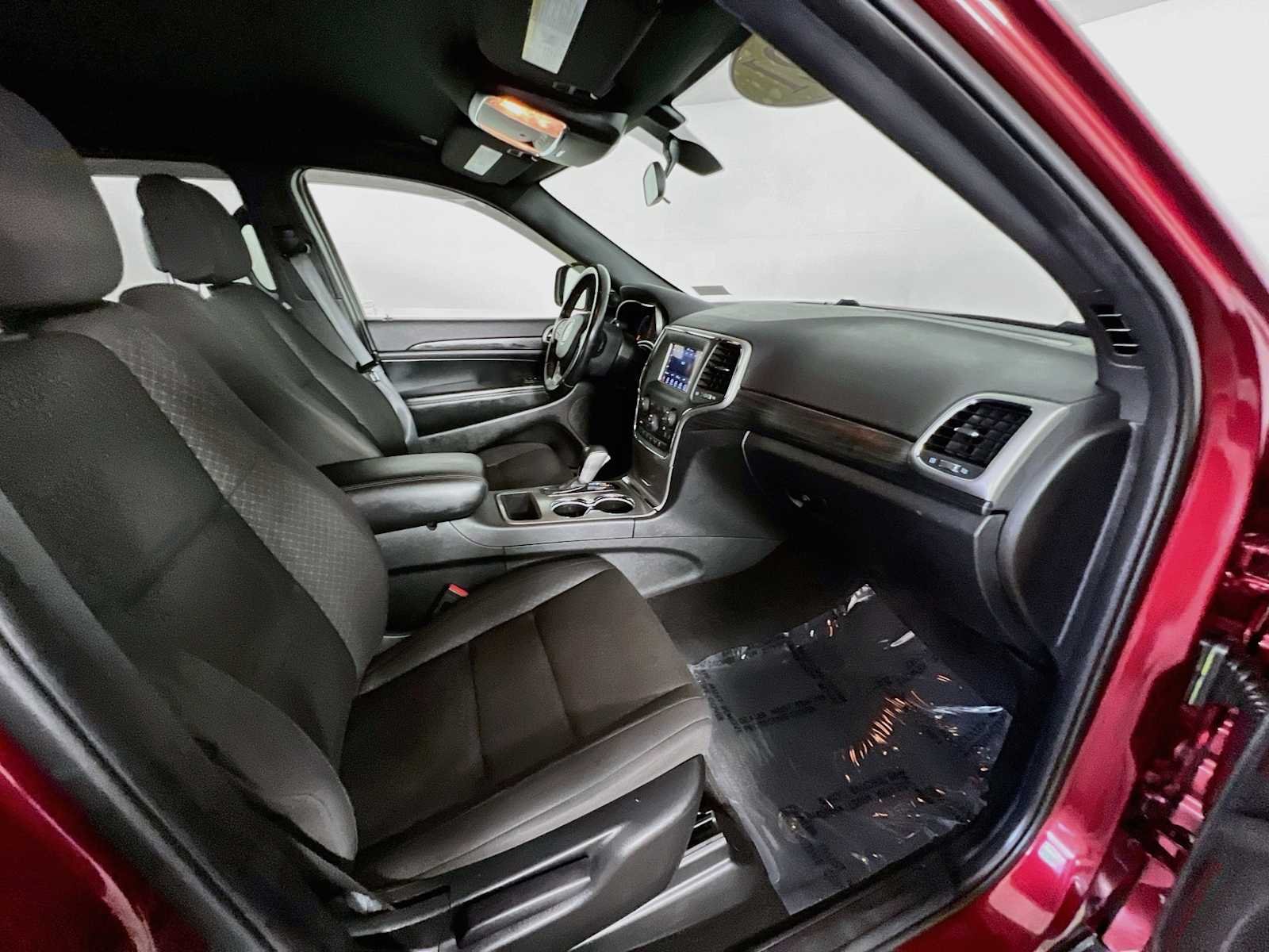 Used 2021 Velvet Red Pearlcoat Jeep Laredo E image 27