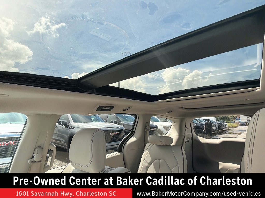 Used 2018 White Chrysler Limited image 23