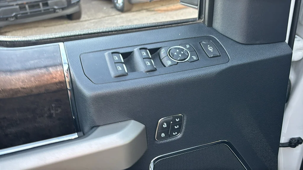 Used 2022 White Ford Lariat image 11