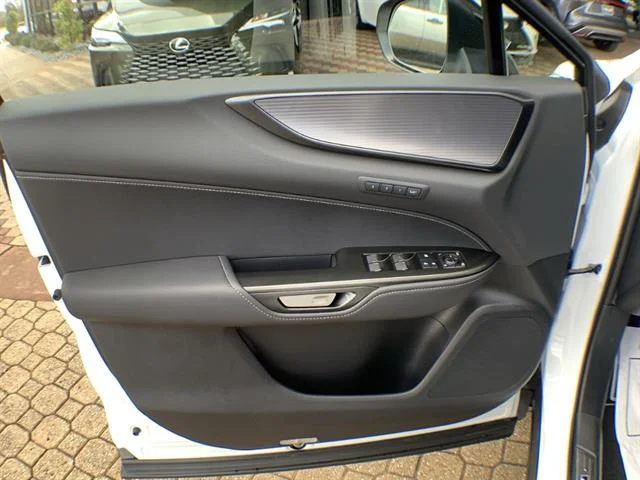 2026 Lexus NX PHEV 450h+ - Photo 13
