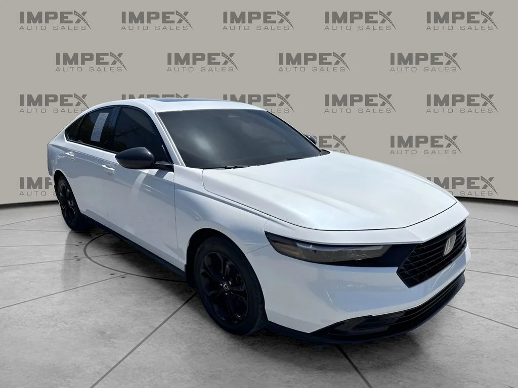 Used 2025 White Honda SE image 7