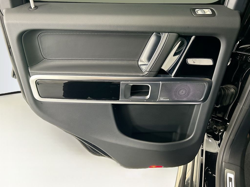 Used 2025  Mercedes-Benz G 550 image 25