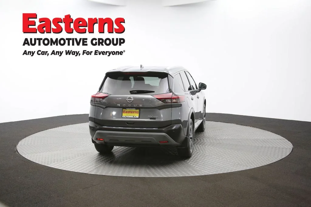 Used 2022 Gray Nissan SV image 37