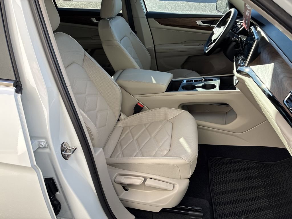 New 2026 White/off-white Volkswagen SE image 35