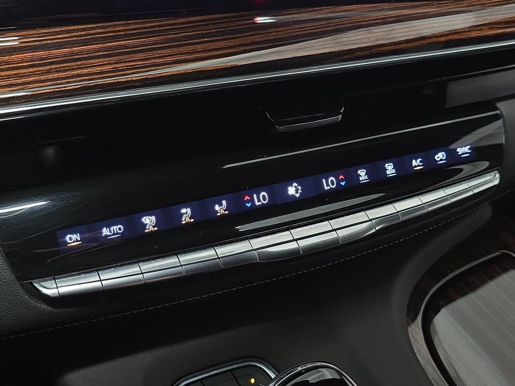 Used 2023 Crystal White Tricoat Cadillac Luxury image 19