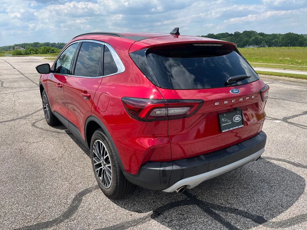 Used 2025 Red Ford Base image 3