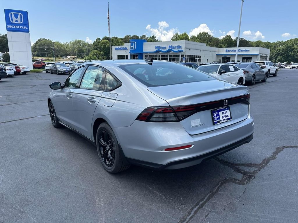 2025 Honda Accord SE - Photo 24