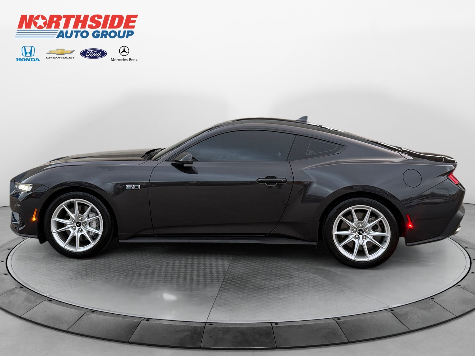 Used 2024 Dark Matter Gray Metallic Ford GT Premium image 4