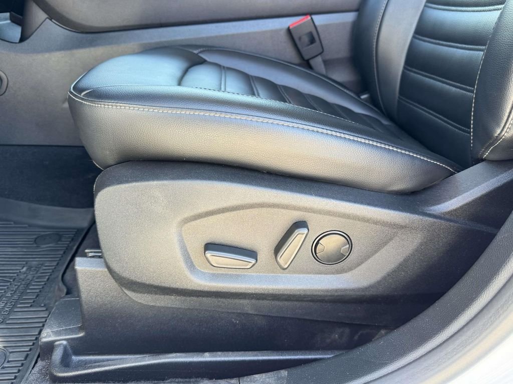 Used 2022 White Ford SEL image 19