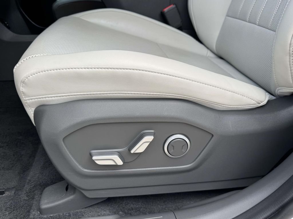 Used 2026 White Hyundai SEL image 21