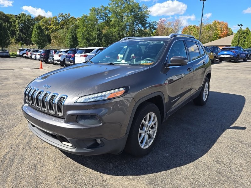 Used 2014 Gray Jeep Latitude image 3