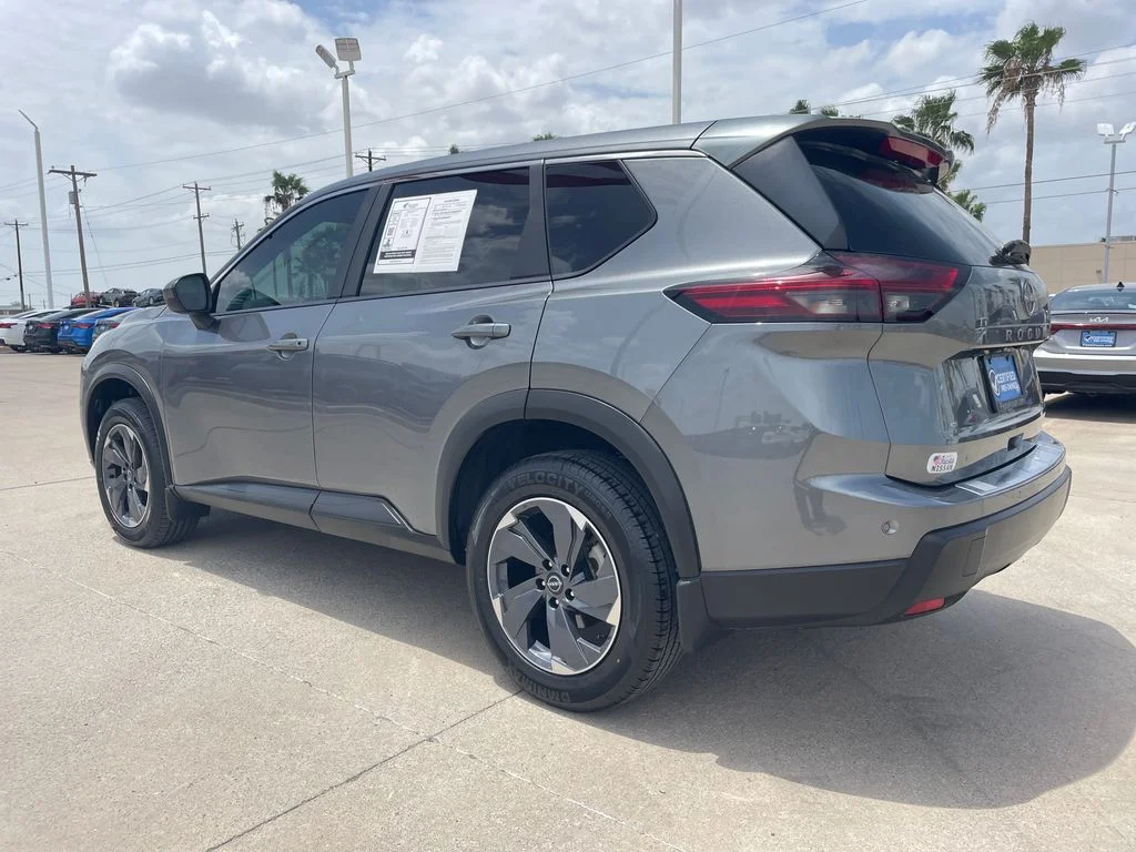 Used 2025 Gray Nissan SV image 3