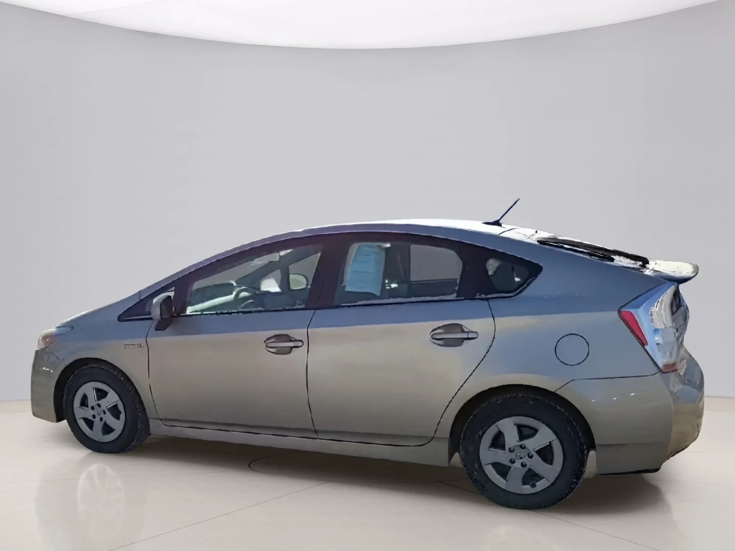 Used 2010 Gold Toyota III image 6