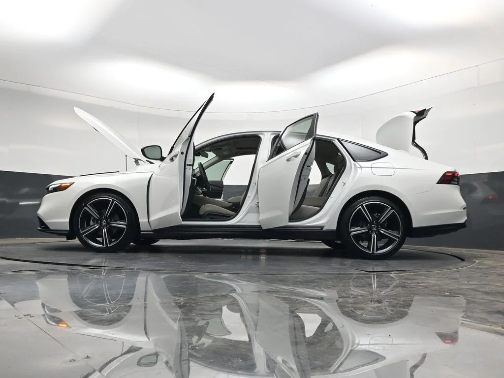 Certified Used 2026 Platinum White Pearl Honda SE image 44
