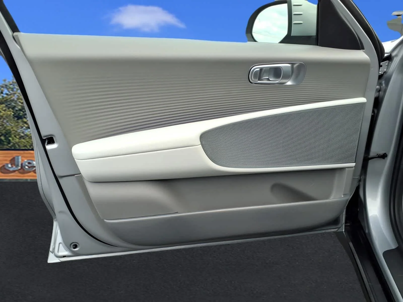 Used 2023 Curated Silver Hyundai SEL image 11