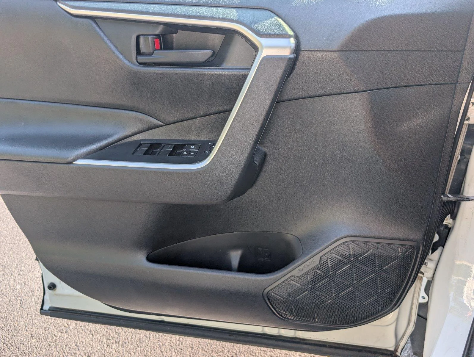 Used 2019 Super White Toyota LE image 18