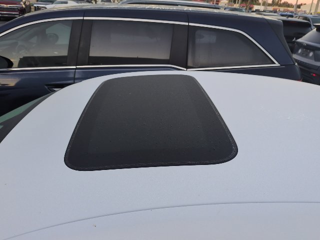 Used 2025 Platinum White Honda SE image 6