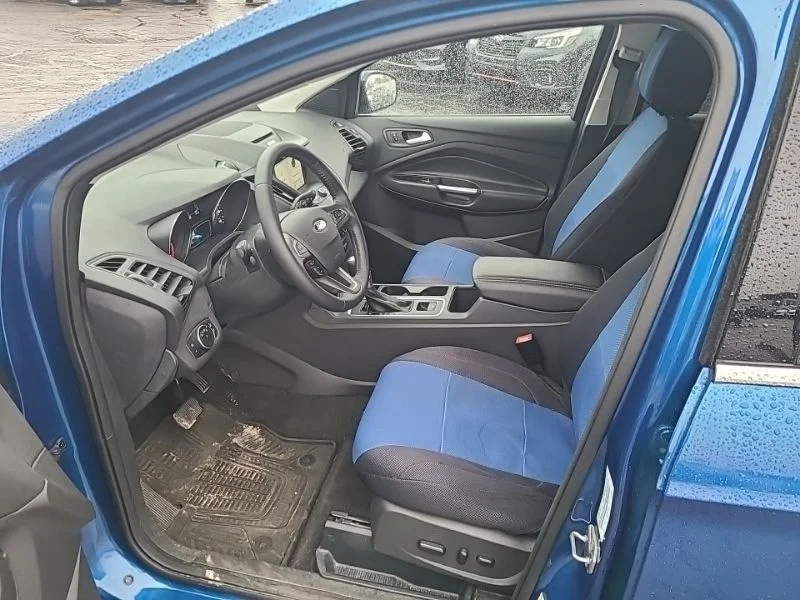 Used 2017 Blue Ford SE image 13