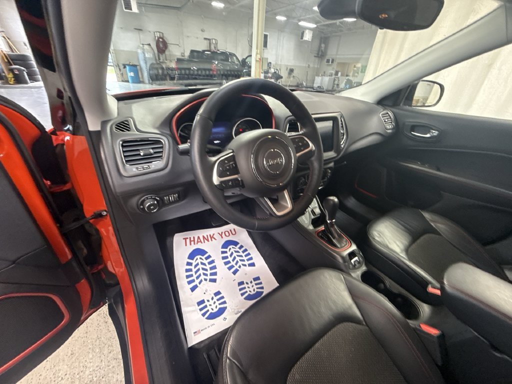 Used 2018 Spitfire Orange Clearcoat Jeep Trailhawk image 13