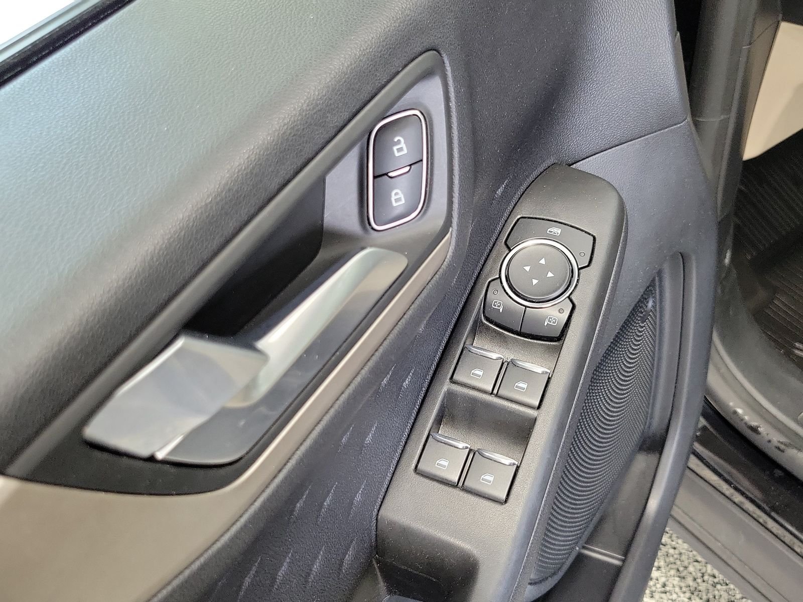 Used 2020  Ford SE image 7